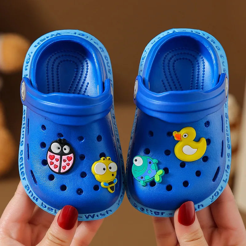 Children's flip flops for girls in summer indoor soft soled anti slip cartoon toe hole shoes for small and medium-sized babies
