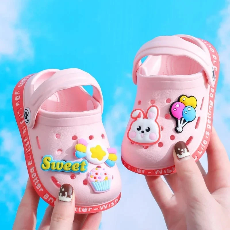 Children's flip flops for girls in summer indoor soft soled anti slip cartoon toe hole shoes for small and medium-sized babies