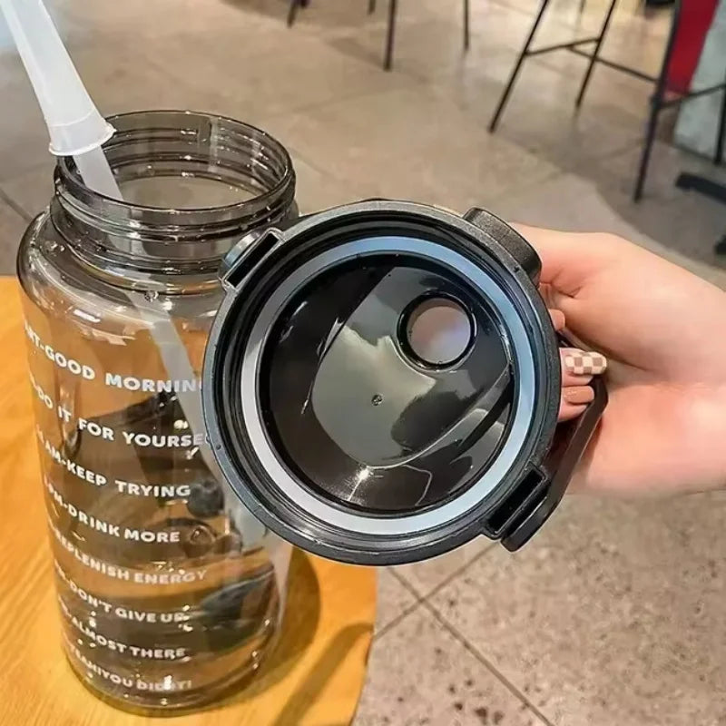 Large Capacity Plastic Straw Portable Sports Straw Water Bottle With Time Marker 2L Large Capacity Cup，Water Jug With Handle